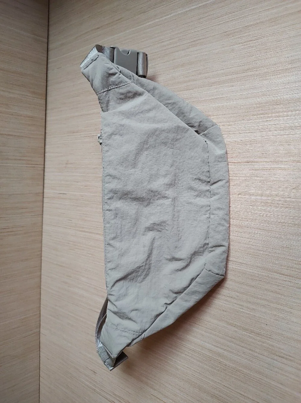 Uniqlo Nylon Crossbody Bag Funny Pack Waist Shoulder Handbag Beige Khaki Pockets - Picture 14 of 16
